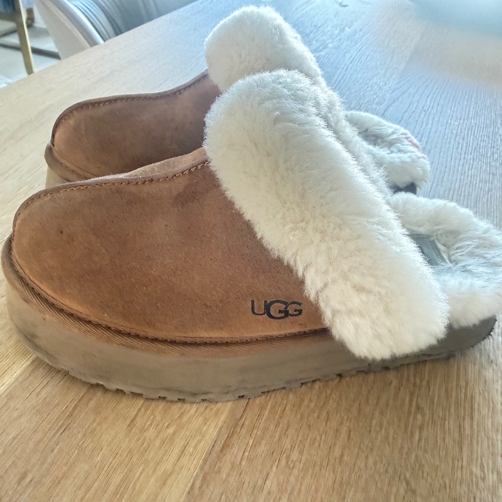 UGG® Women's Disquette Slip On Flats Size 7